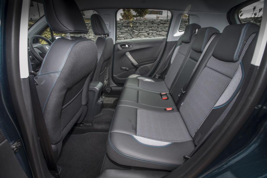  Peugeot 2008 Urban Cross 2015 года  (UK) (фото 8 из 8)